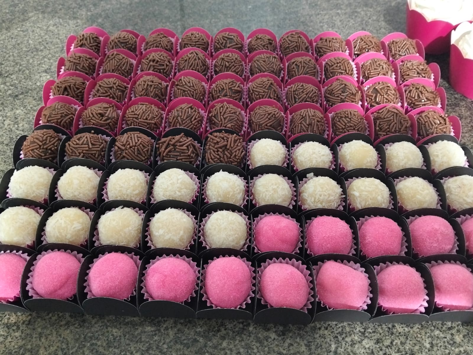 Cento de brigadeiros, beijinhos e bicho de pé